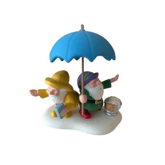 Department 56 North Pole Series Car‎ Wash Cadets Figurine - Vintage from 2001 - Picture 1 of 8